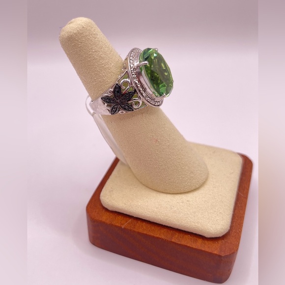 Simulated peridot in sterling silver with black rhinestone accents - Picture 2 of 11
